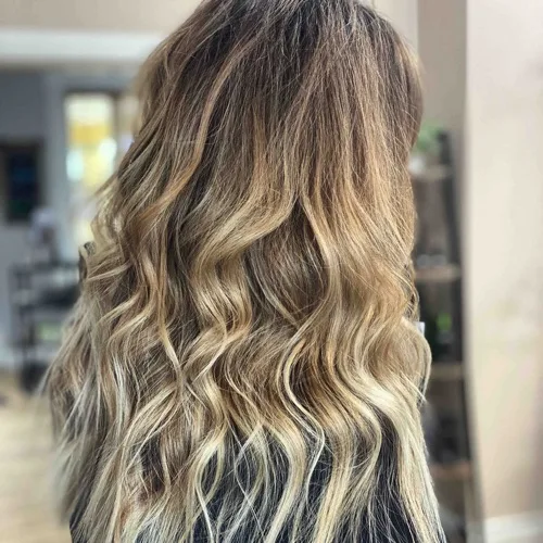 Lived-in bronde balayage with loose beachy waves